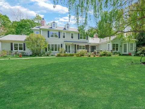 16 The Loch, North Hempstead, NY 11576
