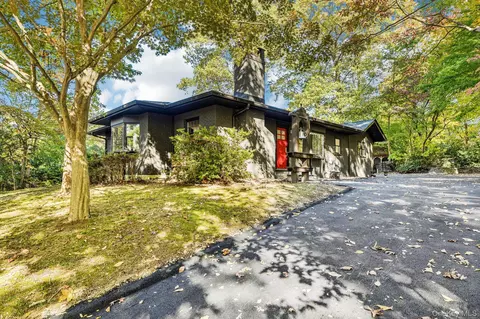 107 Gnarled Hollow Rd, Setauket, NY 11733