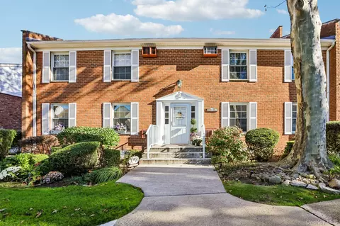 196 Parkside Dr #196, Ramapo, NY 10901