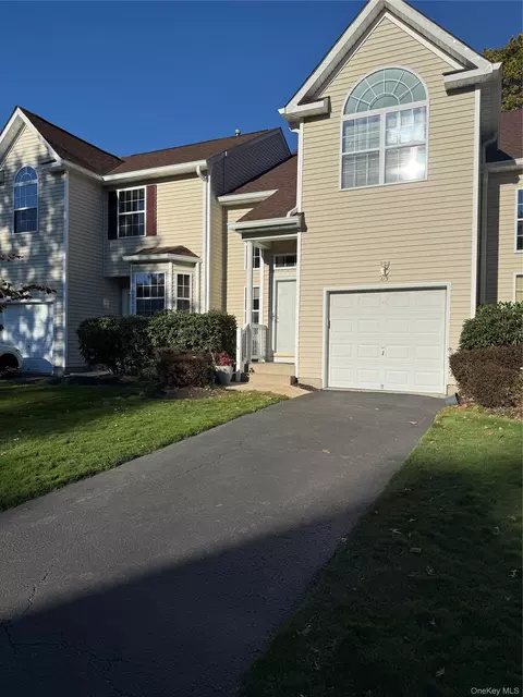 115 Kettles Ln, Medford, NY 11763