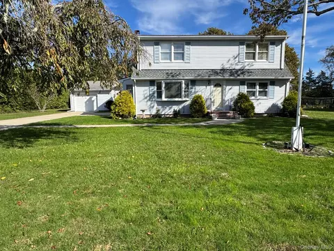 1265 Shipyard Ln, East Marion, NY 11939