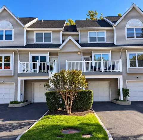 94 Leeward Ln, Port Jefferson, NY 11777