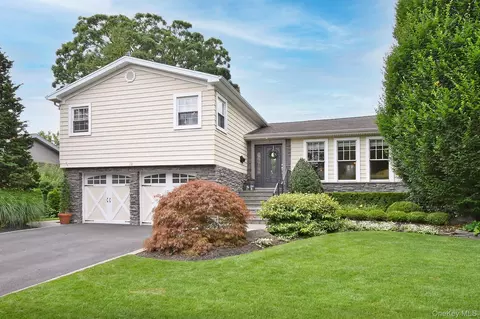 19 Clinton Ln, Jericho, NY 11753