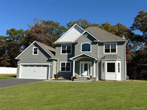 5 Lakeland Woods Ct #5, Islandia, NY 11749