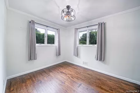 Bedroom - 18 Edi Ave, Plainview, NY 11803 photo 2 of 5