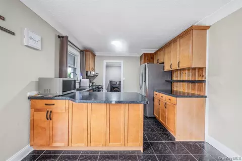 Kitchen - 18 Edi Ave, Plainview, NY 11803 photo 1 of 2