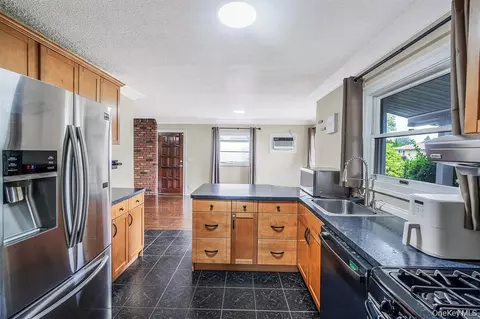 Kitchen - 18 Edi Ave, Plainview, NY 11803 photo 2 of 2