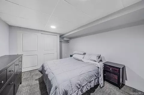 Bedroom - 18 Edi Ave, Plainview, NY 11803 photo 4 of 5