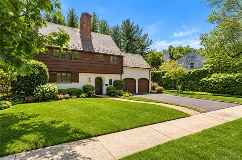 34 Wensley Dr # A, North Hempstead, NY 11021