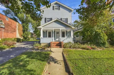 35 Greene Ave, Amityville, NY 11701