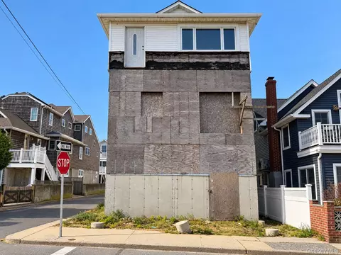 23 New Hampshire St, Long Beach, NY 11561