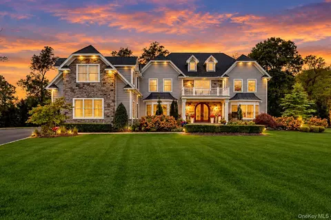 8 Enclave Ct, Dix Hills, NY 11746