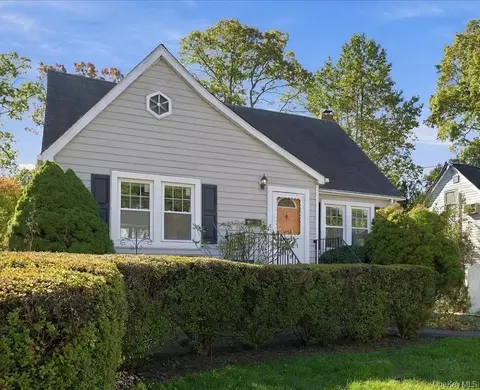 70 E 19th St, Huntington Station, NY 11746