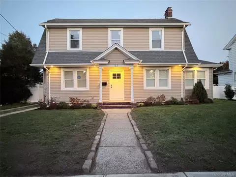 63 Meade St, Hempstead, NY 11550