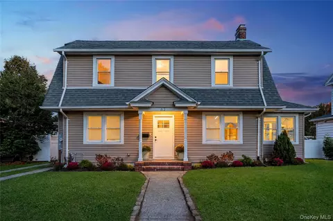 63 Meade St, Hempstead, NY 11550