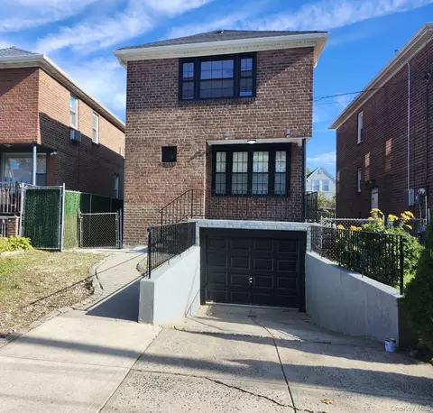 11935 219th St, New York, NY 11411
