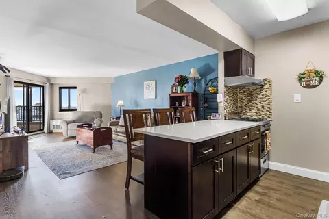 725 Miller Ave #426, Freeport, NY 11520