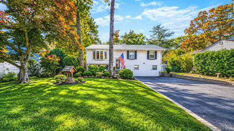 620 Motor Pkwy, Brentwood, NY 11717