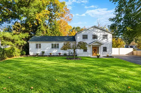 21 Huntington Rd, Sound Beach, NY 11789