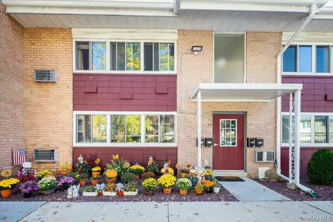 400 Fulton # 5D, Farmingdale, NY 11735