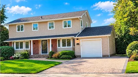1 Niagara Dr, Jericho, NY 11753
