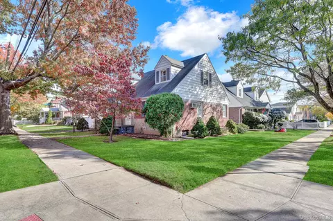 262-04 83rd Ave, Glen Oaks, NY 11004