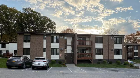 3 Hook Rd #63 G, Poughkeepsie, NY 12601 photo 2
