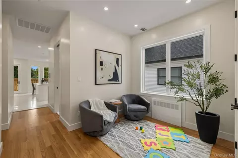 Entry Way - 30 E Castle Ave #202, Ramapo, NY 10977 photo 6 of 11