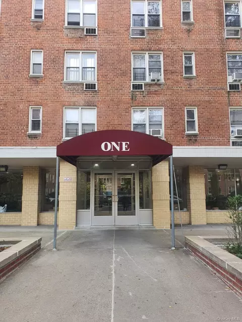 1 Sadore Ln #3U, Yonkers, NY 10710