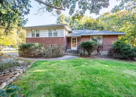 1 Beck Pl, Huntington, NY 11743