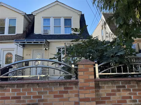 25-16 Humphreys St, New York, NY 11369