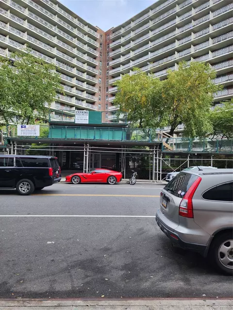 61-25 97 St #2H, Rego Park, NY 11374