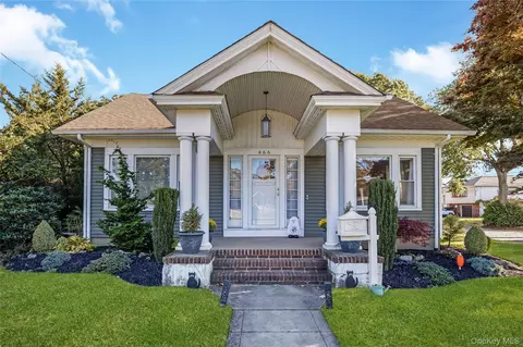 466 N Wellwood Ave, Lindenhurst, NY 11757