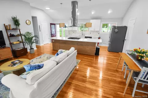 4 Stonewall Cir, Greenburgh, NY 10607