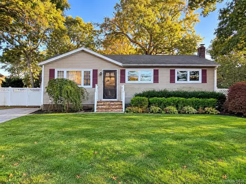 3 Squires Ave, Port Jefferson Station, NY 11776