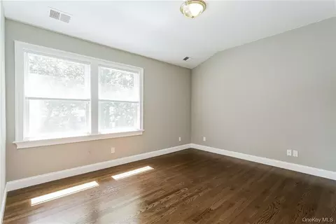 Bedroom - 20 Walker Ave, Rye, NY 10580 photo 6 of 10