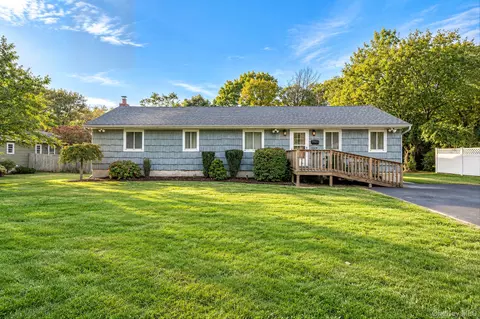 224 Blake Ave, Bohemia, NY 11716