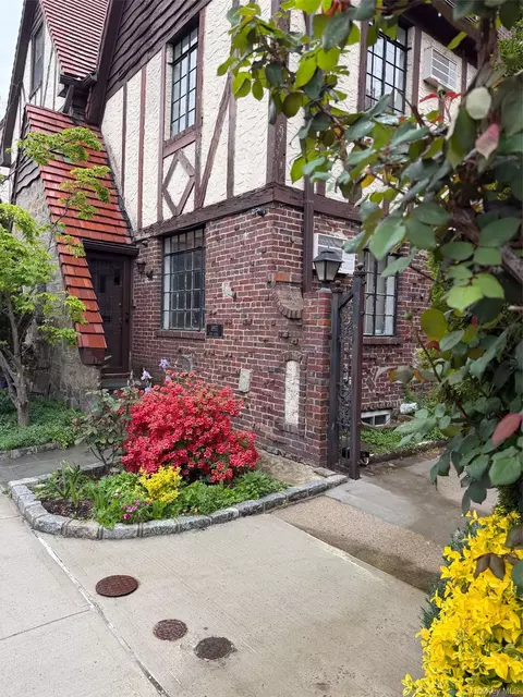 189-37 37th Ave, Flushing, NY 11358