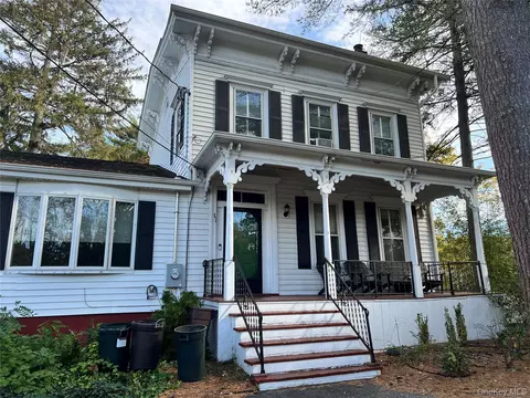 1731 Seamans Neck Rd, Seaford, NY 11783
