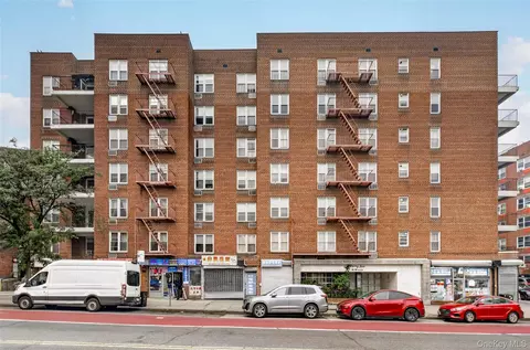 45-92 Main St #7L, Flushing, NY 11355