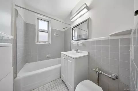 Bath - 45-92 Main St #7L, Flushing, NY 11355 photo 1 of 1