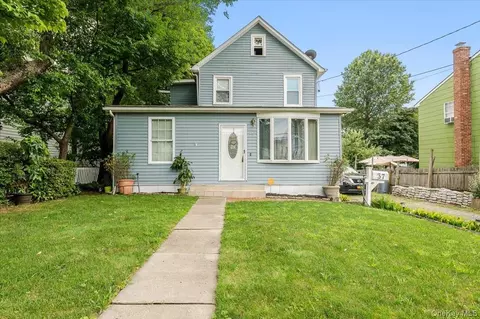 37 Prospect Ave, Glen Cove, NY 11542