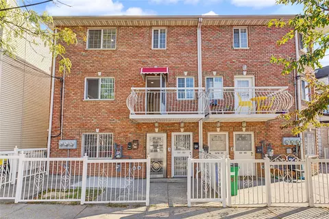 53-53 72 Pl, New York, NY 11378