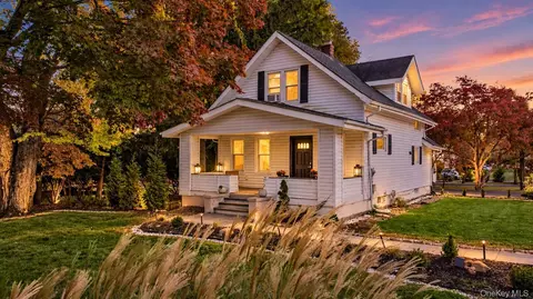 12 E Nauraushaun Ave, Orangetown, NY 10965