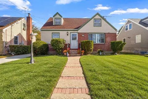 178 Rhodes Ave, Hempstead, NY 11550
