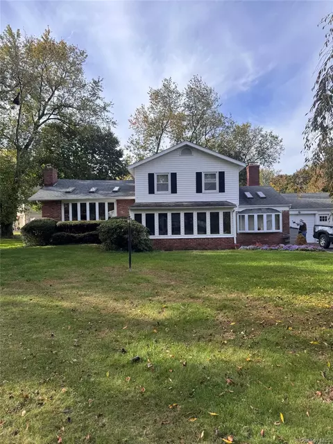 1 Dolphin Ln, Northport, NY 11768