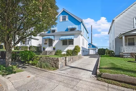 93 Haven Ave, North Hempstead, NY 11050