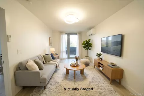 7065 Queens Blvd #8J, New York, NY 11377