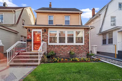 21636 113th Dr, New York, NY 11429