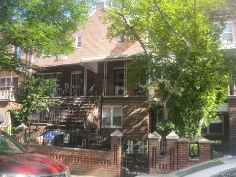 949 E 106th St, Brooklyn, NY 11236